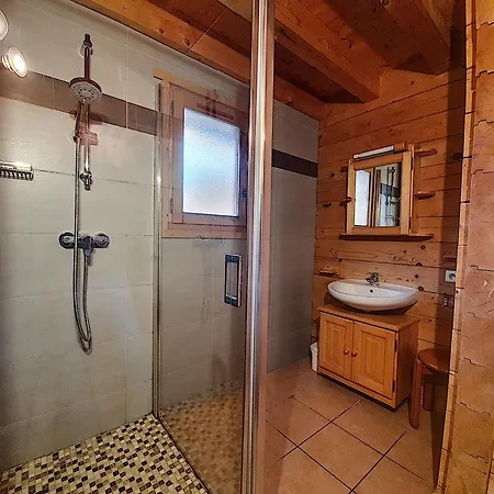 Clevie Chalet *